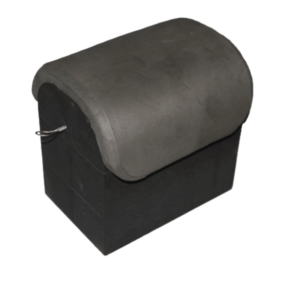 Structure en mousse permettant de s'asseoir dans un canot sans banc