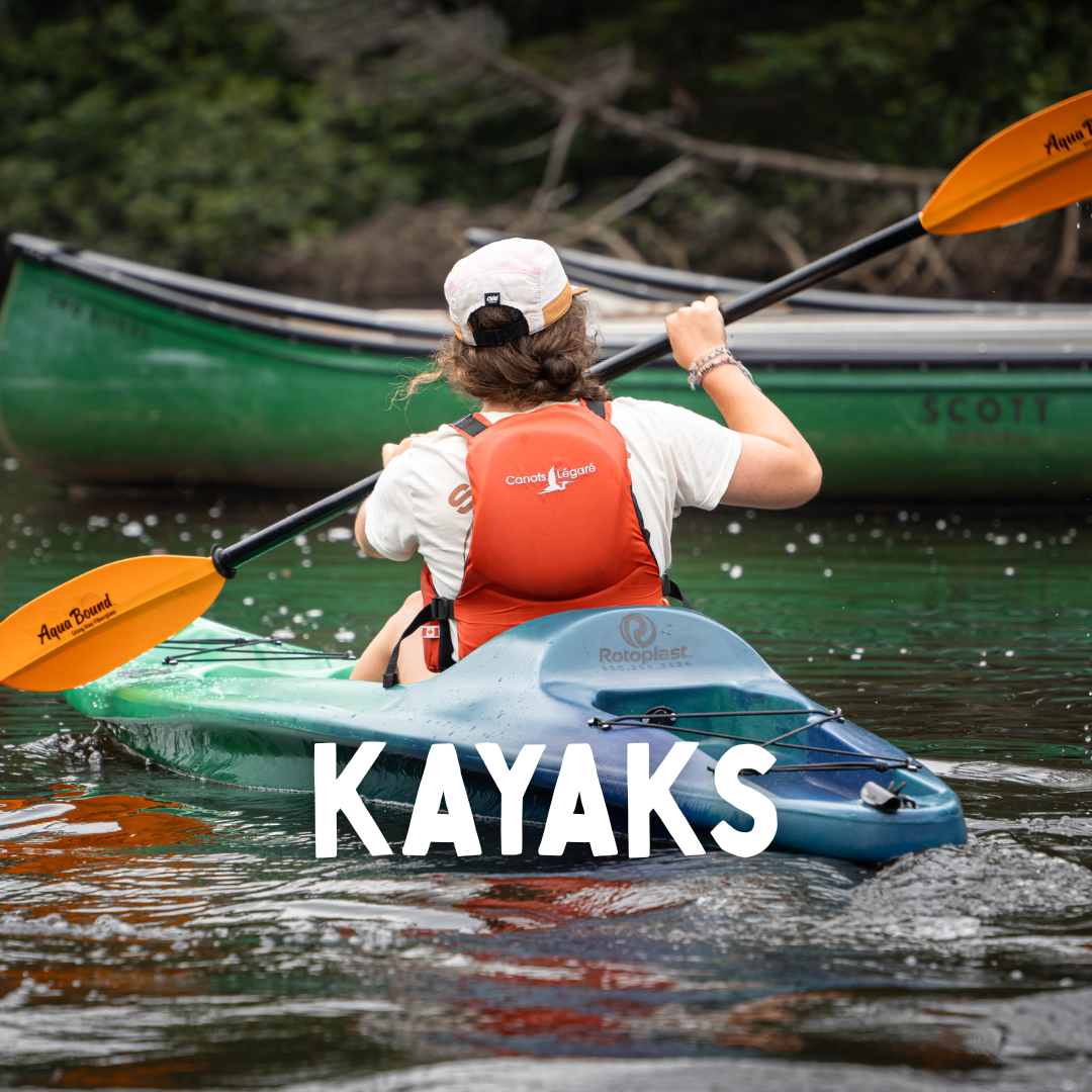 Kayak sur la rivière Saint-Charles vue de dos