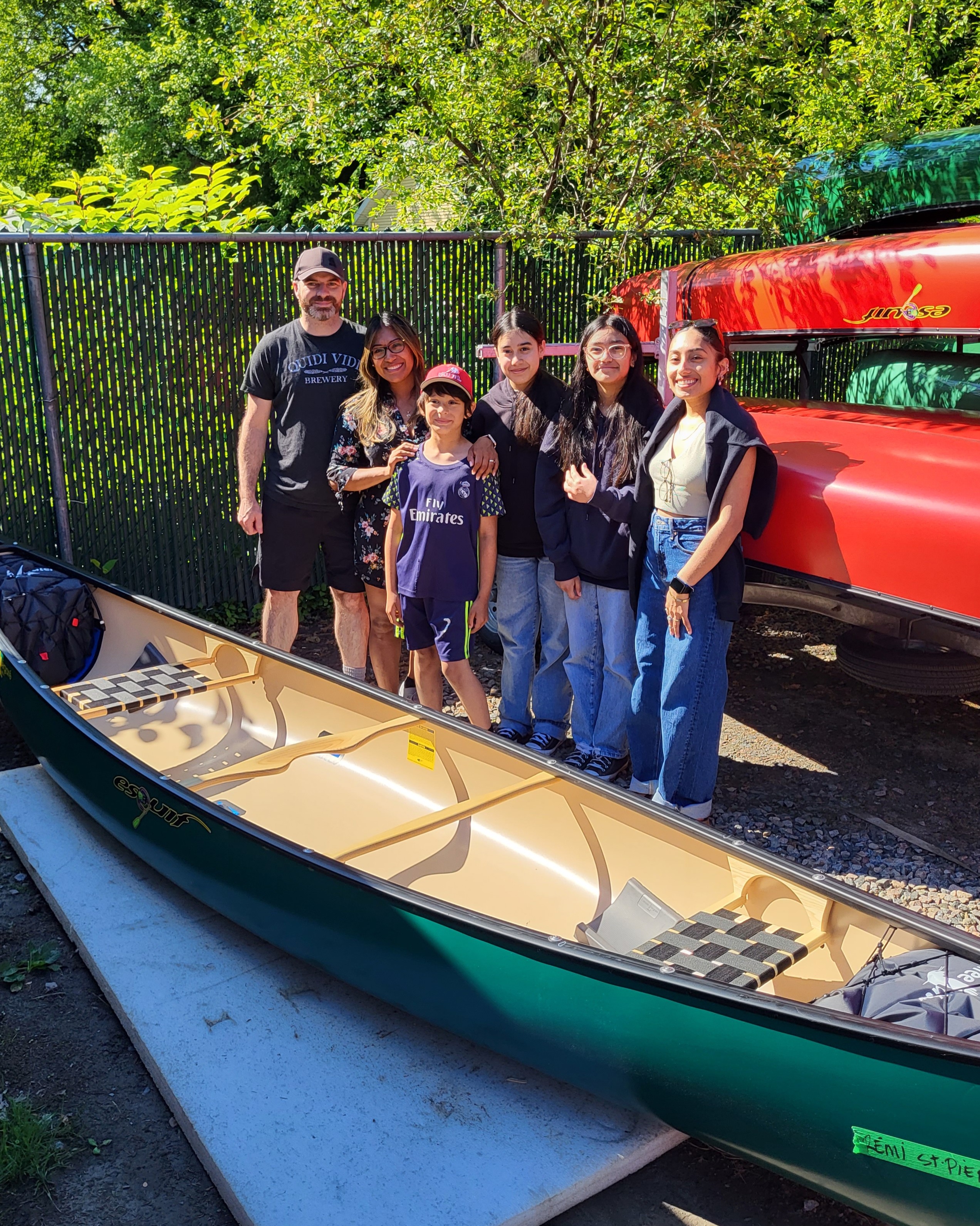 Famille ayant remporté un canot tout équipé chez Canots Légaré
