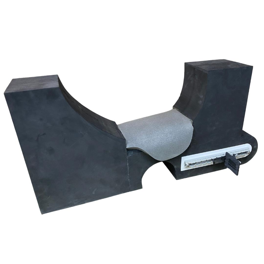 Structure en mousse permettant de s'asseoir dans un canot sans banc