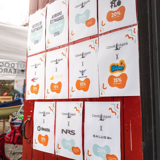 Rabais affiché sur la porte chez Canots Légaré